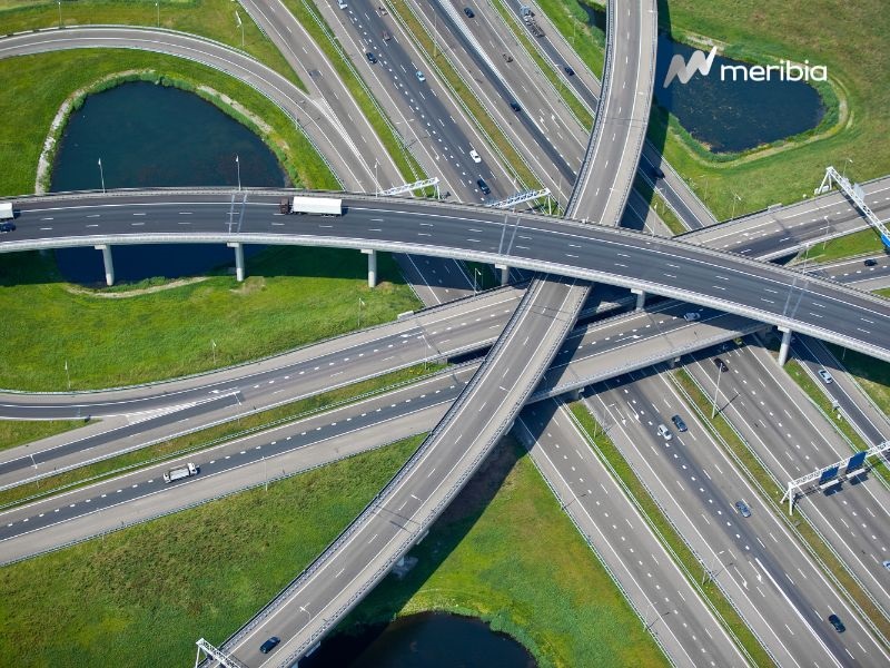 Análisis de datos y TMS: mejorando la rentabilidad y eficiencia en el transporte por carretera.